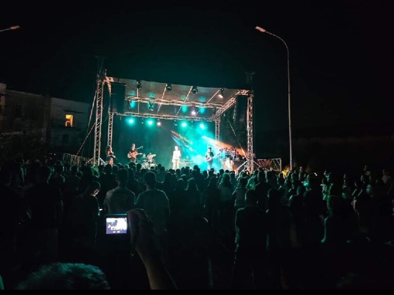 Grande entusiasmo a Cerisano per il live di Clara. In arrivo il rapper Yung Snapp (Video)