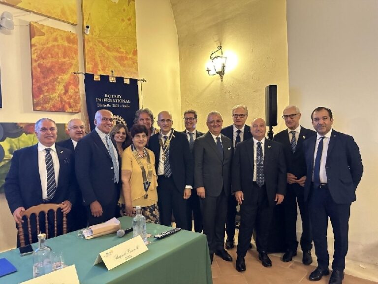 Rotary Club Cosenza, passaggio di consegne: Eugenio Rogano presidente
