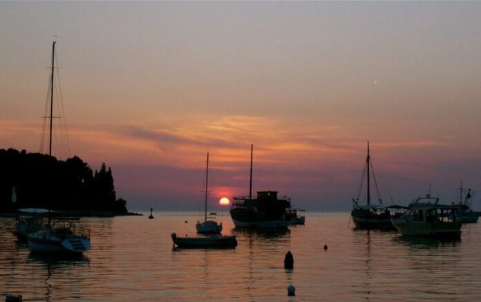 barche mare tramonto