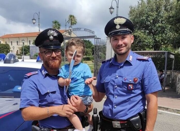 bimbo bloccato auto catanzaro