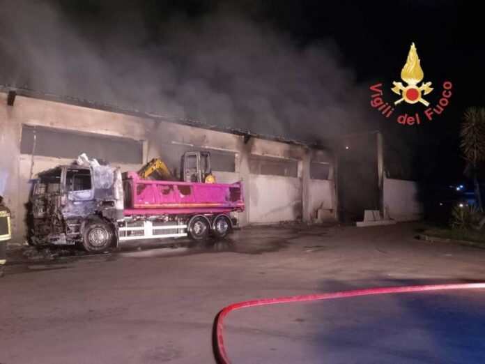 incendio capannone cittanova