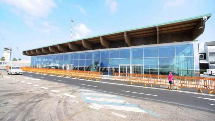 lamezia nuovo gate aeroporto esterno