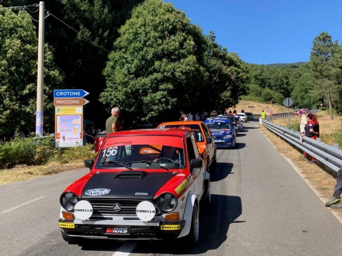 Auto in discesa_coppa sila 43