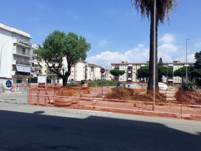 albero abbattuto piazza Milano_2