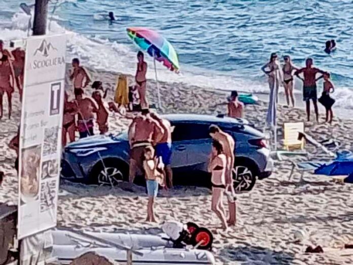 auto spiaggia capo vaticano