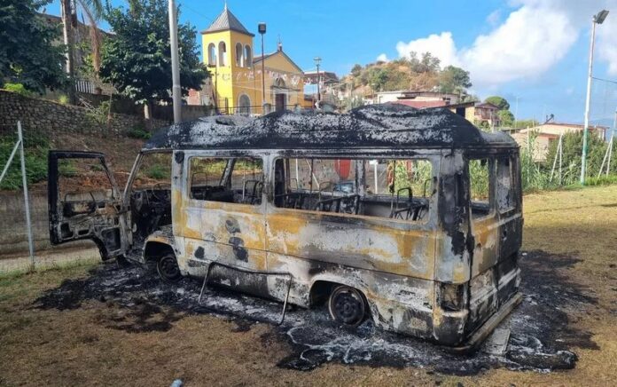 navetta borgo croce incendiata