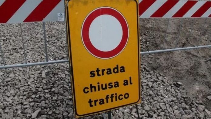 strada chiusa al traffico