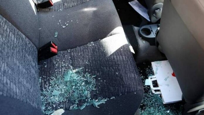 vandali finestrini auto