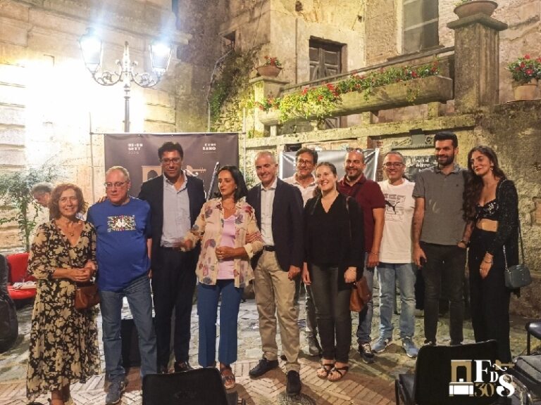 Al Festival delle Serre (cs) il successo dei talk e la qualità dei relatori.  Oggi l’attesissima asta per le maglie di calcio 