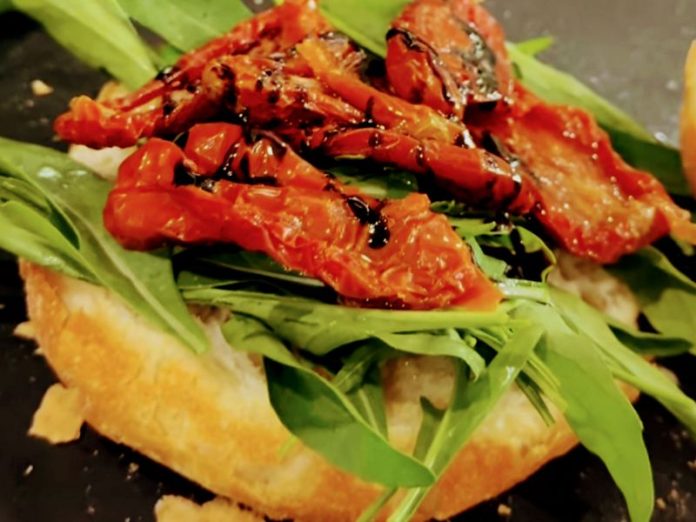 rosetta rucola caciocavallo pomodori secchi