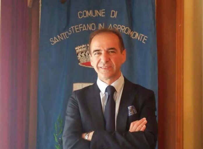 auto bruciata sindaco