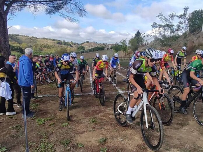 Trofeo Ciclocross Città di Tarsia 20102024 partenza gara allievi