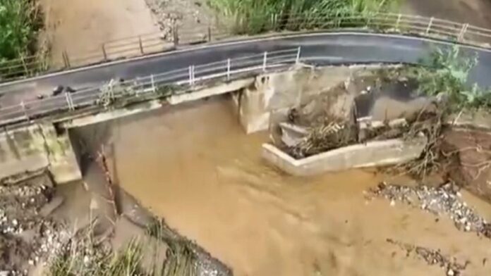 crollo ponte maltempo calabria