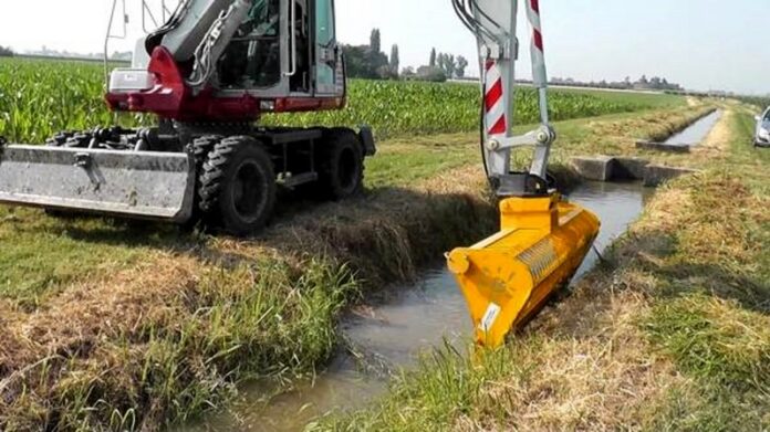 pulizia canali discolo crotone