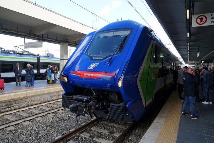 Presentazione nuovo treno ibrido (3)