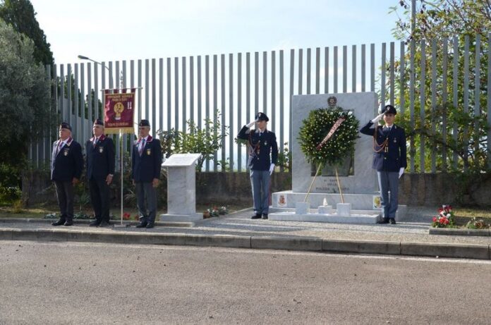 corona alloro defunti polizia_cz