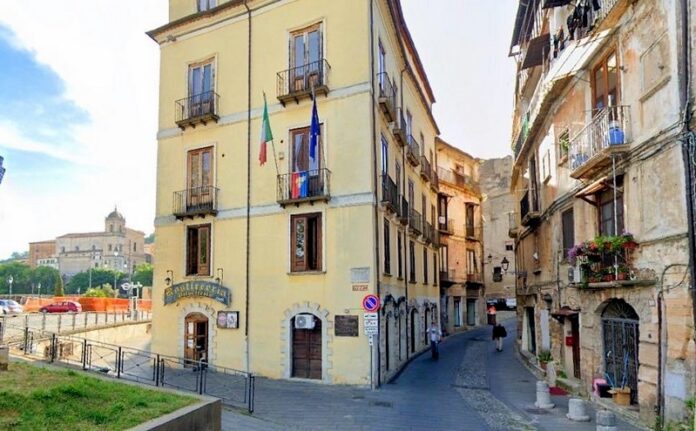 l'ex albergo Bologna a Cosenza, centro storico