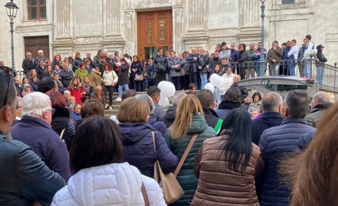 sersale funerali mamma suicida