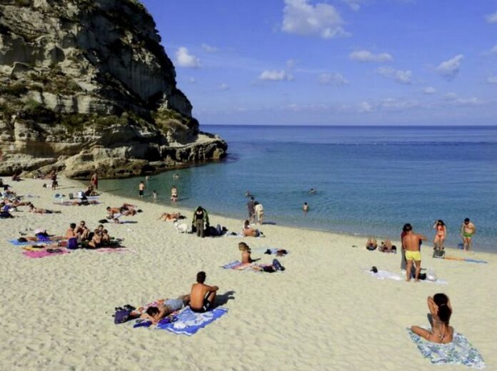 tropea spiaggia novembre