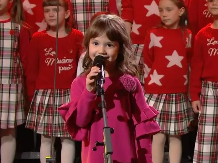 Delia e Valentina cantano 