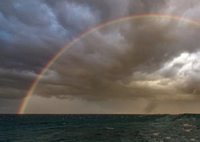 arcobaleno sul mare
