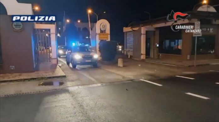 blitz polizia carabinieri