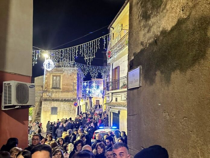 folla presepe cassano