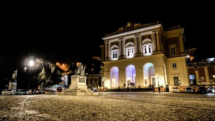 il Teatro Rendano con la nuova illuminazione