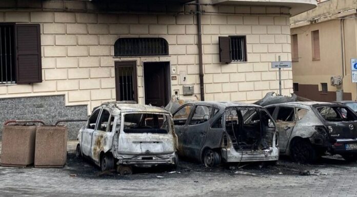 incendio auto scilla