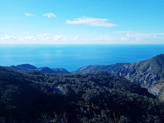 sole inverno mare e monti