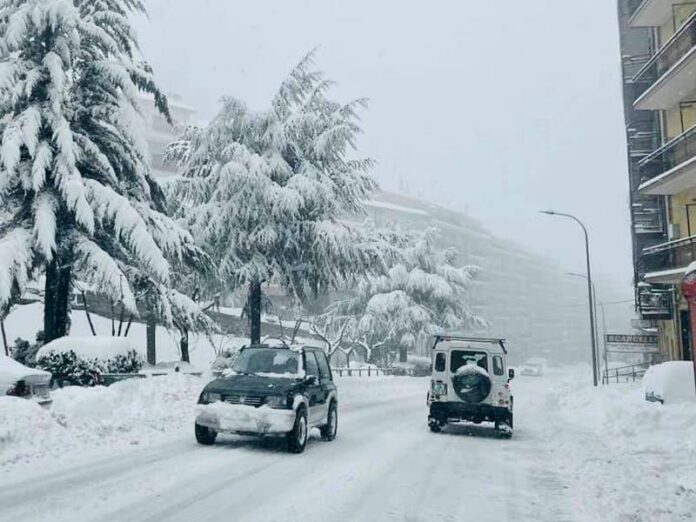 acri neve strada auto