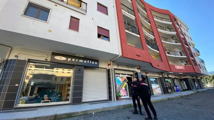 bimba caduta palazzo corigliano