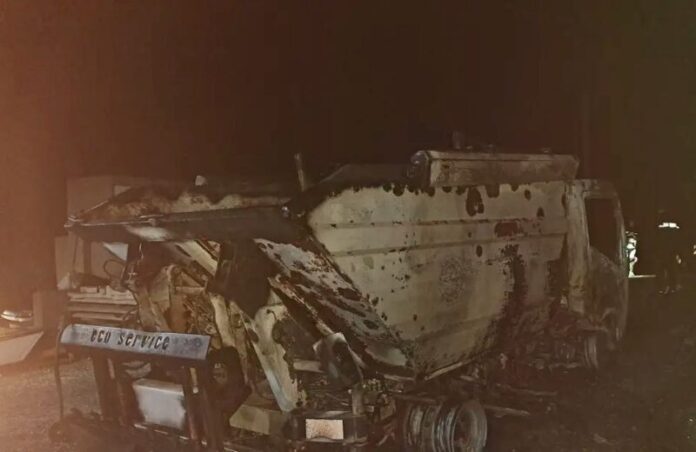 camion incendiato roccella