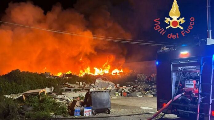 incendio discarica catanzaro