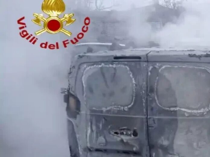 furgone rossanese incendiato a Paola