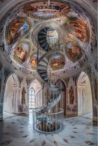  scala elicoidale del Castello di Corigliano Rossano