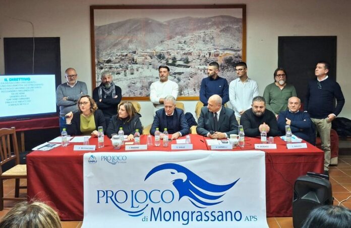 tavolo relatori e direttivo pro loco mongrassano