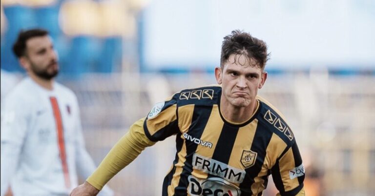 Adorante affonda il Cosenza e lancia la Juve Stabia