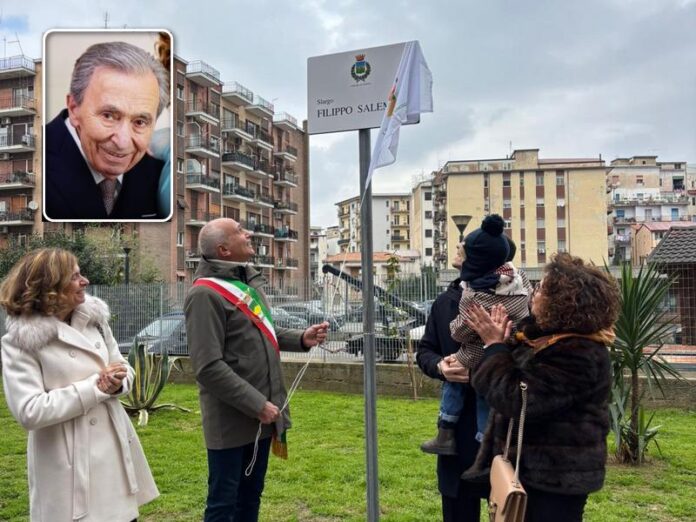 un momento della intitolazione a Filippo Salemme