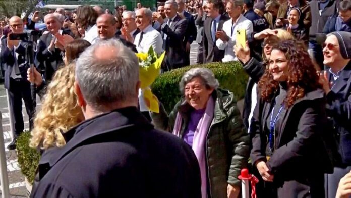 carmela mancuso la signora con -fiori gialli ansa