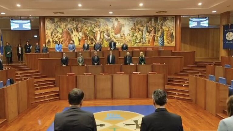 consiglio regionale minuto silenzio francesco occhiuto