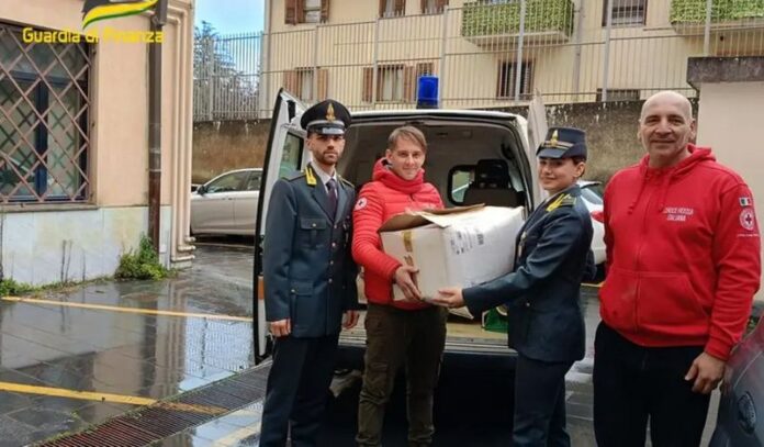donazione scarpe guardia di finanza vibo