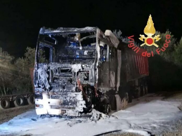 incendio camion rifiuti lamezia