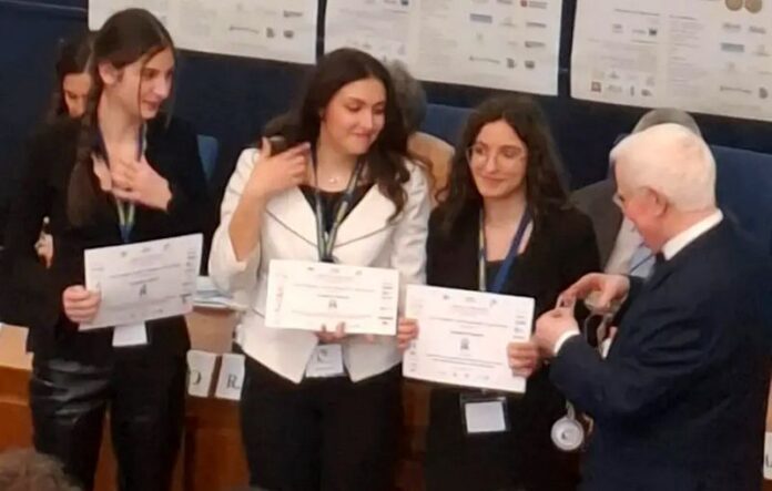 medaglia studentesse rende