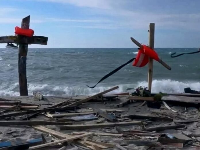 naufragio cutro croci