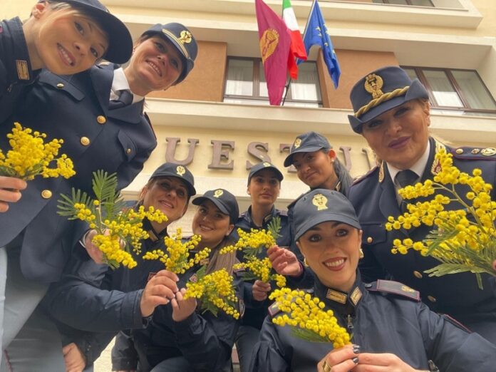 donne divisa festa donne