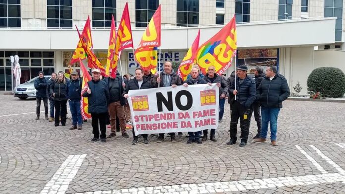 protesta lavoratori catanzaro