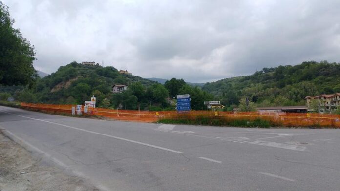 Rotatoria_in_costruzione_Castiglione_Cosentino