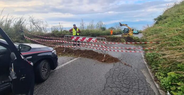 frana strada interotta