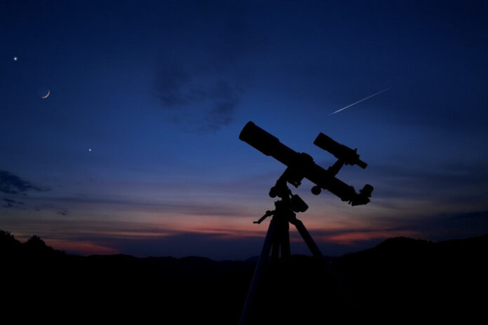 cometa telescospio stelle